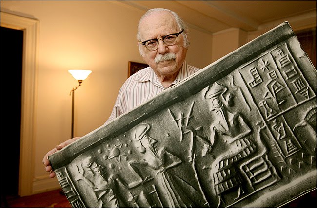 Zecharia Sitchin (via wikimedia commons [https://en.wikipedia.org/wiki/File:ZECHARIA_SITCHIN.jpg])